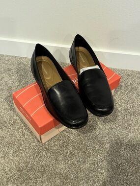 NEW Easy Spirit Black Leather Slip-On Loafers